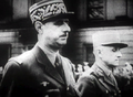 Den franske generalen Charles de Gaulle (1890–1970) iført karakteristisk kepi med dekorative gradsdistinksjoner. De Gaulle var fransk president fra 1959 til 1969