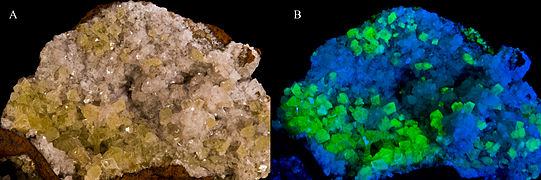 Adamite fluorescence verte et hémimorphite fluorescence bleu pâle.