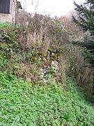 Rest des Schalen-turmes an der SW-Ecke der Außenmauer