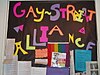 Anslagstavla till en gay-straight alliance.