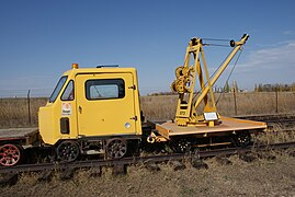 Grue légère tractée par une draisine (États-Unis).