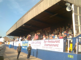 Hoofdtribune van het stadion van Lowestoft Town FC