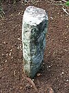 Tombe (colonne basaltique dressée) sur le site de Mitseni