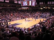 vue intérieure de la Chartway Arena, pendant un match de basket-ball masculin.