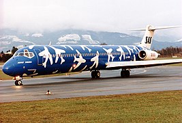 Il McDonnell Douglas MD-82 LN-RMD in livrea "Paper Planes".