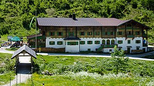 Das Anton-Karg-Haus im Frühling 2019.