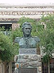 En byst av Andrew Jackson vid Plaza Ferdinand VII, där Jackson svors in som guvernör