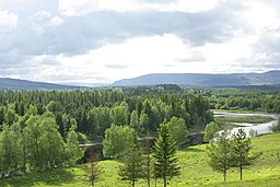 Vy över Hede och Ljusnan sett från Östbacken med Säterberget i bakgrunden.