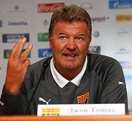 John Toshack als bondscoach van Macedonië in 2011