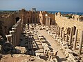 Basilique civile de Leptis Magna (Libye), à trois nefs avec une abside.