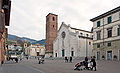 Pietrasanta Katedral meydanı