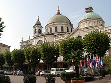 Cortile dei pellegrini della Basilica di Maria Ausiliatrice in Torino, località Valdocco, dove abito dall'ottobre del 2018.