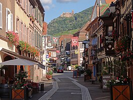 Grand'Rue met gezicht op Château de Saint-Ulrich