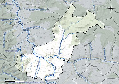 Carte en couleur présentant le réseau hydrographique de la commune