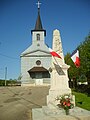 Monument aux morts et église de Courtetain.