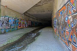 Grazbach, schon ohne Schmutzwasserrinnen, kurz vor der Mündung