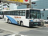 社番3156（三菱KC-MS829P） 1997年まで採用された「福北ライン」塗装のハイデッカー。その後は福岡-北九州線の運用から離れ西鉄バス筑豊田川支社に転属し筑豊急行で運用されていた。この車両が福北ラインカラーとしては最後まで残った車両でもある。