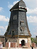 Molen Bataaf is een houten achtkant en was gedekt met eikenplanken en dakleer. Sinds 6 november 2009 is de romp nu bekleed met gegalvaniseerde stalen platen