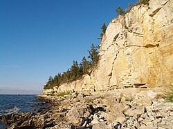 Карпа во Кеселаид на северозападната страна на островот.