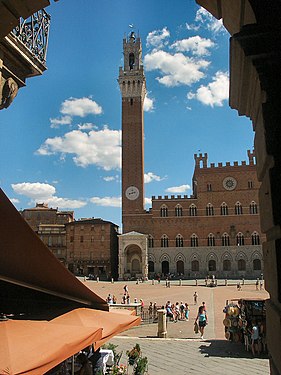 Siena: urbodomo kun Torre dell Mangia, 1338–1348