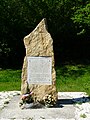 Stele zur Erinnerung an die kommunistischen Internierten im Schloss Sablou