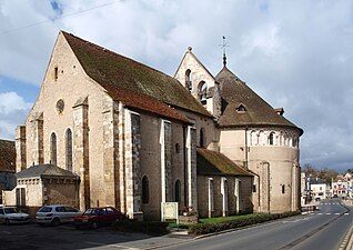 L'église Saint-Étienne de Neuvy-Saint-Sépulchre en 2013.