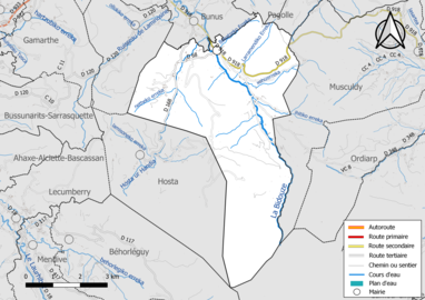 Carte en couleur présentant les réseaux hydrographiques de la commune