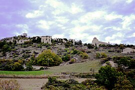 Vue sur le village du Vieux Noyers et Notre-Dame de Bethléem.