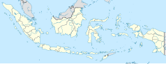 Mapa konturowa Indonezji, na dole nieco na lewo znajduje się punkt z opisem „Surabaja”