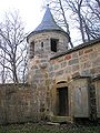 Der erhaltene Eckturm der Befestigung auf dem Kirchberg