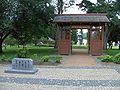 Lanterne de pierre de Kasuga offerte en 1997 à la ville sœur de Nara, Canberra.