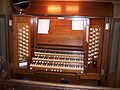 The console of the current organ