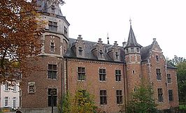 Rechterzijgevel van het kasteel