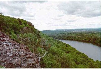 Basaltklippen (Holyoke-Formation) auf dem Chauncey Peak, Connecticut