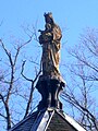 Statue auf der Kapelle