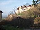 Die Schönburg von Südost mit ehem. Försterei (Vorburg)