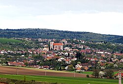 Sivice a Pozořice. Sivice jsou ve spodní části (pod tratí)