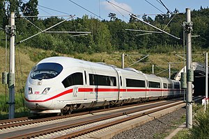 Ein ICE 3 am Oberhaider-Wald-Tunnel auf der Schnellfahrstrecke Köln–Frankfurt