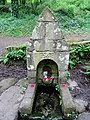 La fontaine Sainte-Anne (1743, restaurée en 1990).