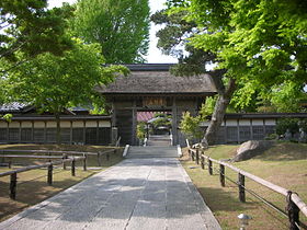 香林寺山門（県指定有形文化財）