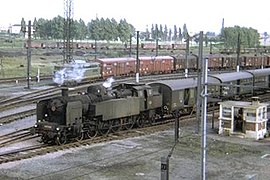 242 TA ex-PLM, puis Nord en tête d'une rame de 3 pattes à Lille en 1968.