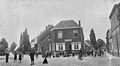 Zicht op de Leopoldstraat en de Brusselsesteenweg omstreeks 1900