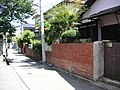 豊中グラウンドの塀の跡と言われている住宅のレンガ塀（西側）