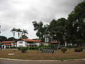 Am Haupteingang zur Universität von Ghana in Legon, April 2010