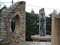 Statue d'un soldat sur le monument aux morts