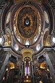 Intérieur de l'église avec la coupole