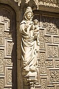 Virgen Blanca del parteluz de la puerta central de la fachada occidental de la Catedral de León