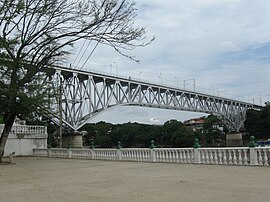 Brücke zwischen Girardot und Flandes