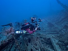 Photographe sous-marin en recycleur. Alexandre Hache sur l'épave Le Polynesien, Malte (2021)