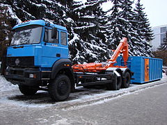 Un porteur type benne multi-lift (Russie).